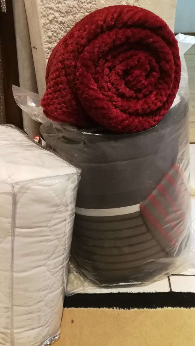 COMFORTERS SET QUEEN 3 PC COMBO, *WITH MATTRESS PROTECTOR AND BED THROW