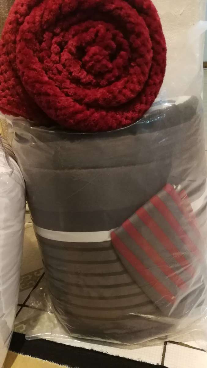 COMFORTERS SET QUEEN 3 PC COMBO, *WITH MATTRESS PROTECTOR AND BED THROW