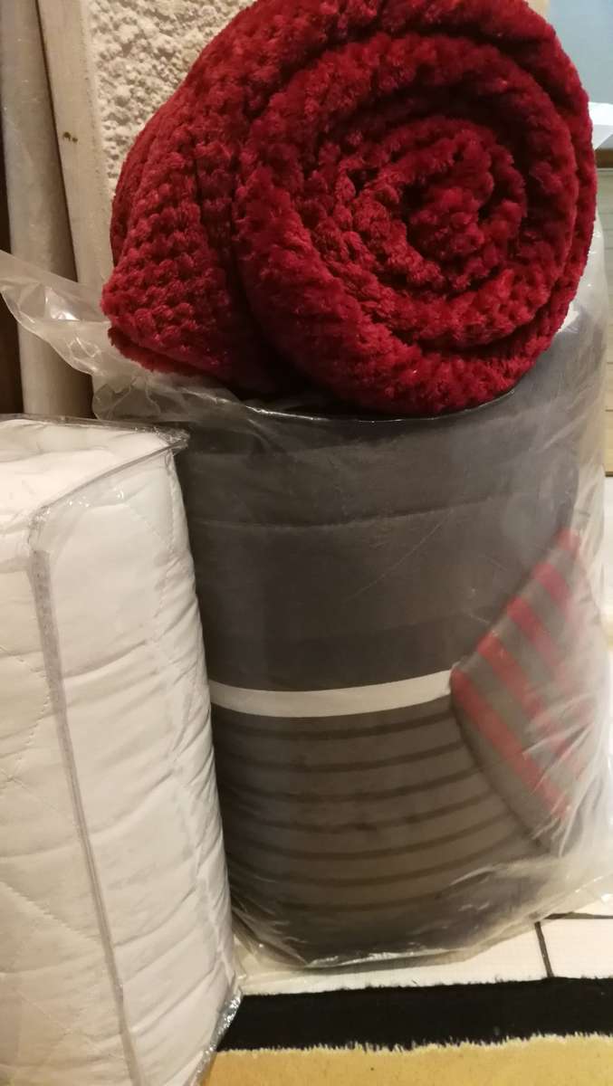 COMFORTERS SET QUEEN 3 PC COMBO, *WITH MATTRESS PROTECTOR AND BED THROW