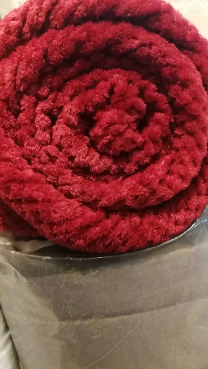 COMFORTERS SET QUEEN 3 PC COMBO, *WITH MATTRESS PROTECTOR AND BED THROW