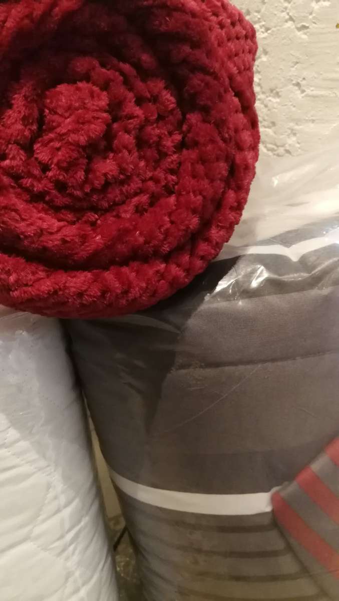 COMFORTERS SET QUEEN 3 PC COMBO, *WITH MATTRESS PROTECTOR AND BED THROW