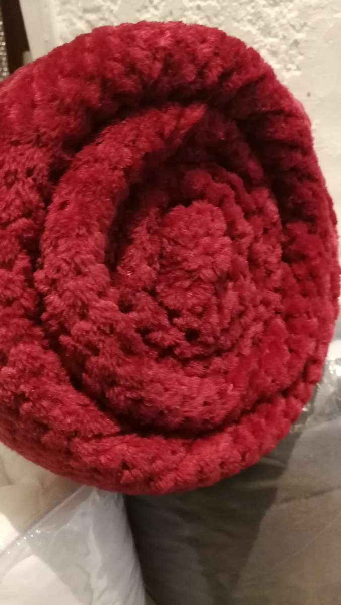 COMFORTERS SET QUEEN 3 PC COMBO, *WITH MATTRESS PROTECTOR AND BED THROW