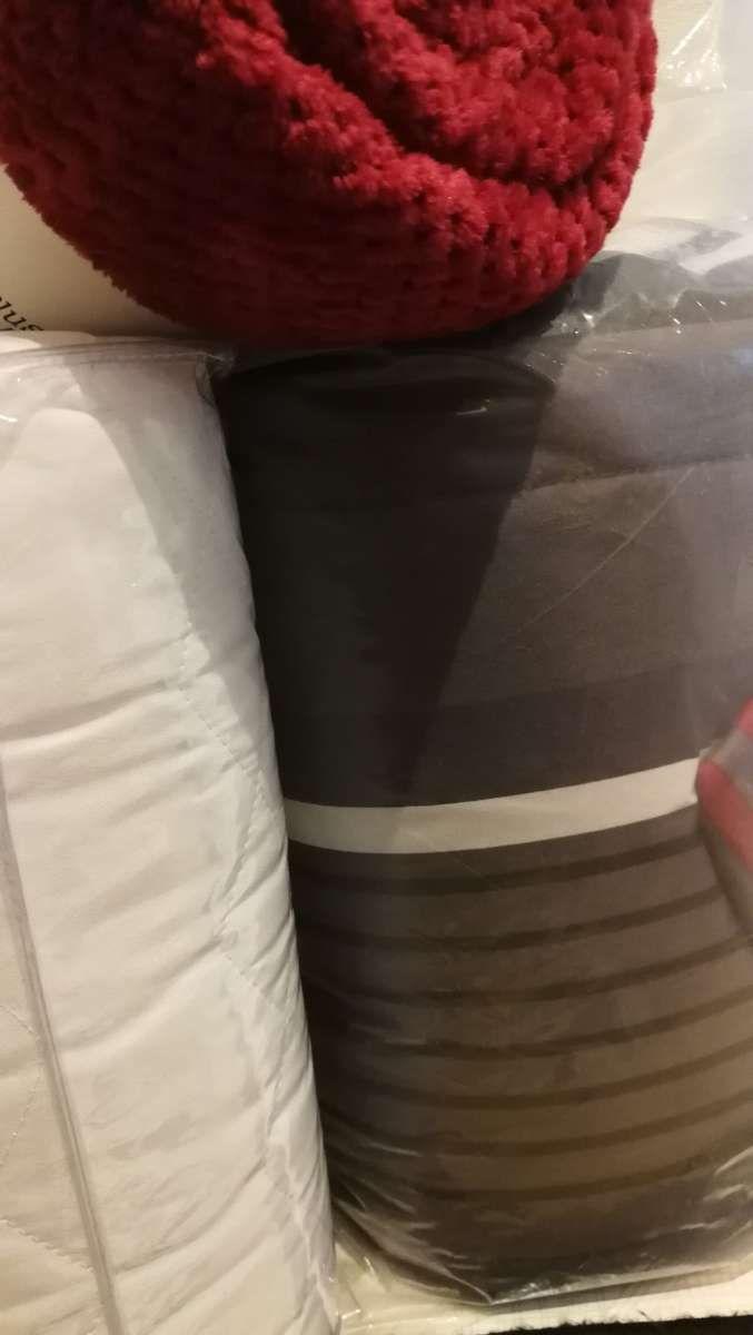 COMFORTERS SET QUEEN 3 PC COMBO, *WITH MATTRESS PROTECTOR AND BED THROW