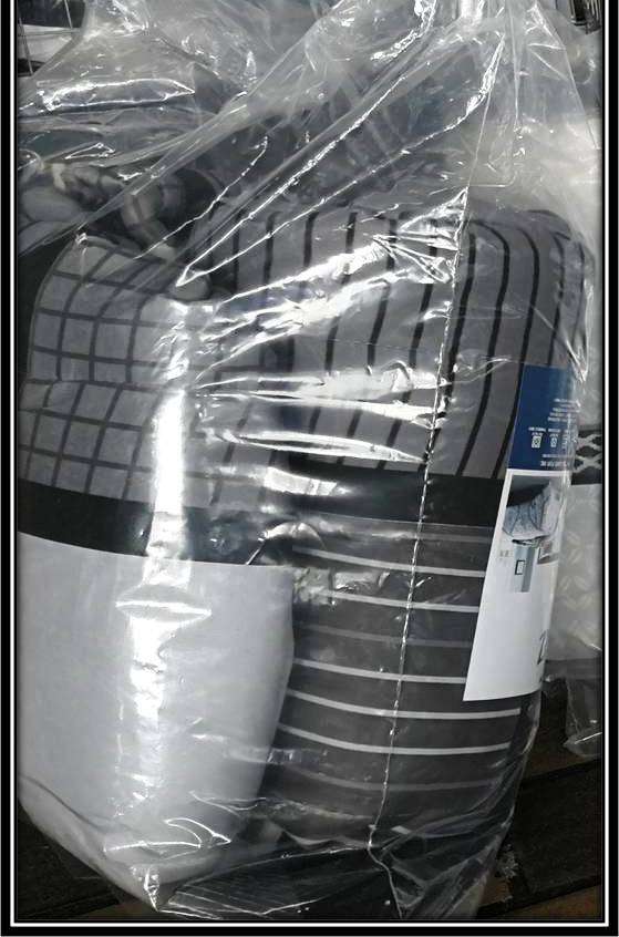 COMFORTER SET -QUEEN bed *Reversable*. 3PIECE