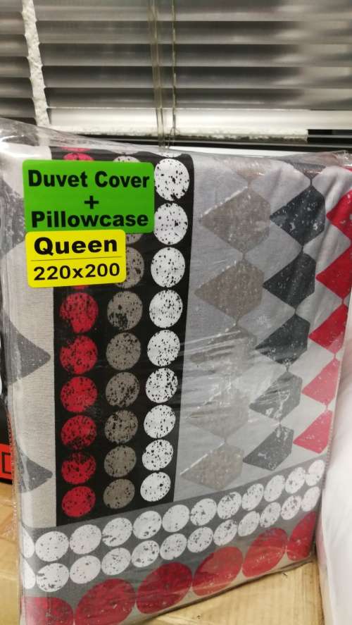 DUVET 3PCE SET -QUEEN bed WITH 2 STANDARD PILLOW CASES