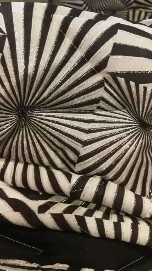 COMFORTER SET BLK/SILVER /WHT -QUEEN EXTRA 5PIECE*** EQUISITE QUALITY SEE DESCRIPTION