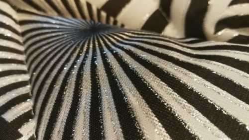 COMFORTER SET BLK/SILVER /WHT -QUEEN EXTRA 5PIECE*** EQUISITE QUALITY SEE DESCRIPTION