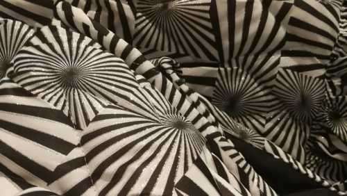 COMFORTER SET BLK/SILVER /WHT -QUEEN EXTRA 5PIECE*** EQUISITE QUALITY SEE DESCRIPTION