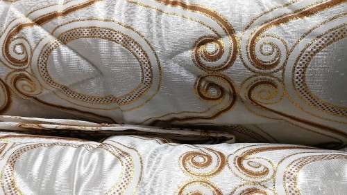 COMFORTER SET -QUEEN bed . 5PIECE***WITH STUNNING DESIGN WORK *** EQUISITE QUALITY*** SATIN FINISH
