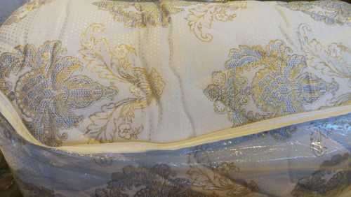 COMFORTER SET -QUEEN bed . 5PIECE*** EQUISITE QUALITY*** SATIN FINISH