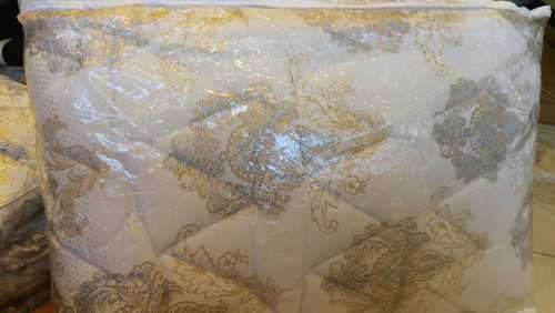 COMFORTER SET -QUEEN bed . 5PIECE*** EQUISITE QUALITY*** SATIN FINISH