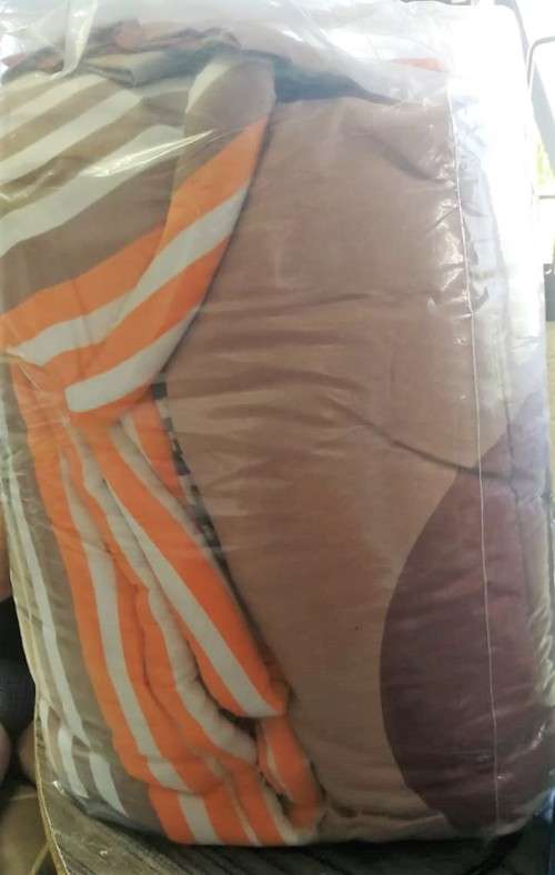 COMFORTER SET -QUEEN bed . 3PIECE*** excellent quality***REVERSIBLE