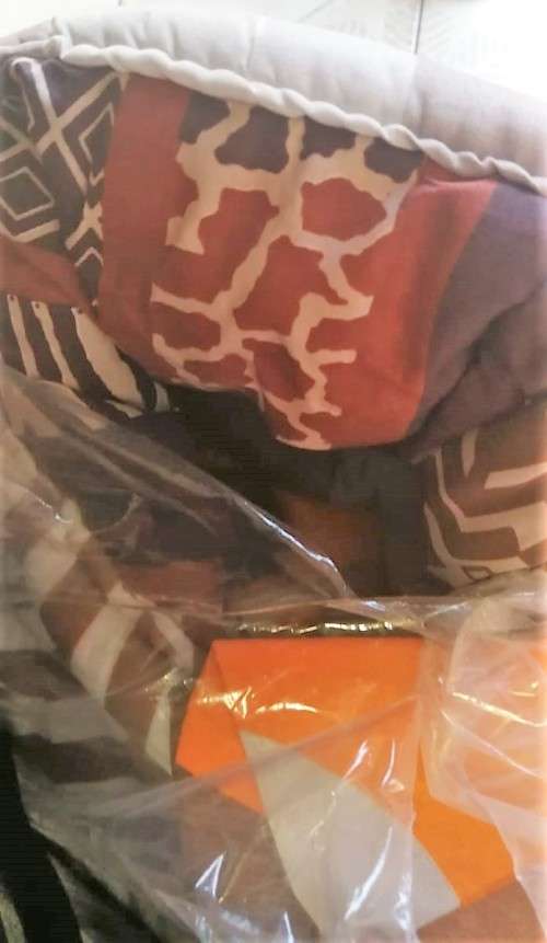 COMFORTER SET -QUEEN bed . 3PIECE*** excellent quality***REVERSIBLE