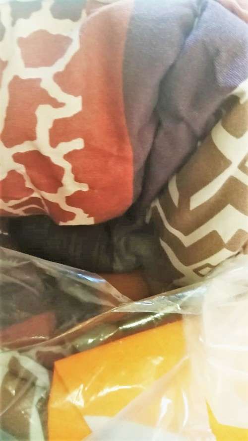 COMFORTER SET -QUEEN bed . 3PIECE*** excellent quality***REVERSIBLE