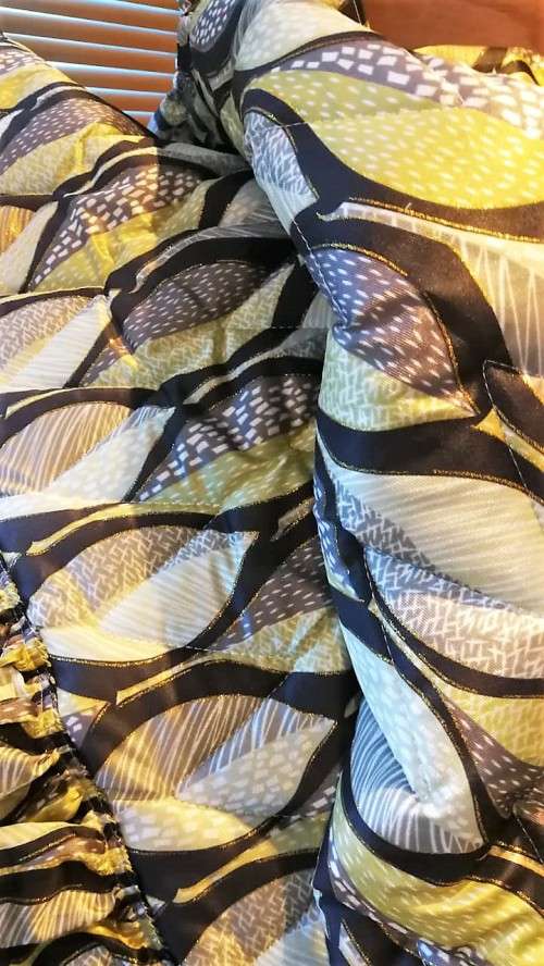 COMFORTER SET -QUEEN  SIZE bed . 5PIECE*** EQUISITE QUALITY*** SATIN FINISH SEE DESCRIPTION