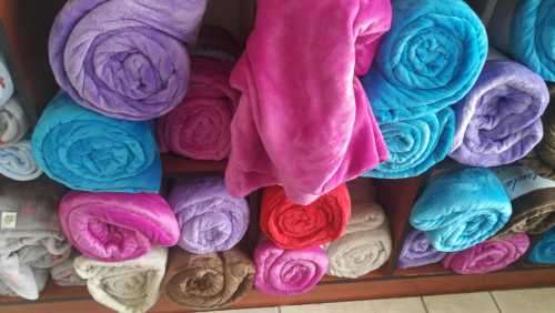 BED THROWS .LUXURIOUS QUALITY***FRIDAY BARGAINS*** VALUED @R499