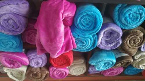 BED THROWS .LUXURIOUS QUALITY***FRIDAY BARGAINS*** VALUED @R499