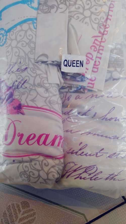 COMFORTER SET...SIZES ,QUEEN- STOCK MUST CLEAR-