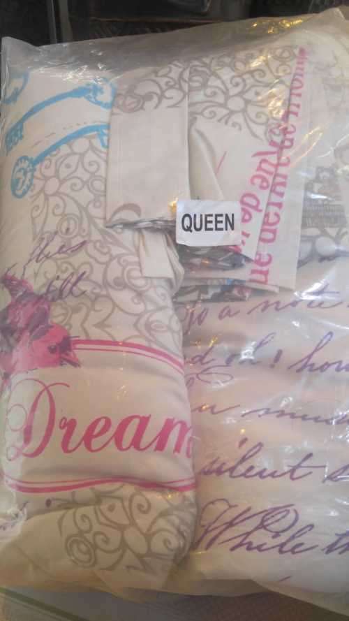 COMFORTER SET...SIZES ,QUEEN- STOCK MUST CLEAR-