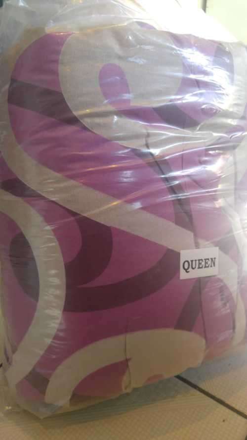 COMFORTER SET...SIZES ,QUEEN- STOCK MUST CLEAR-