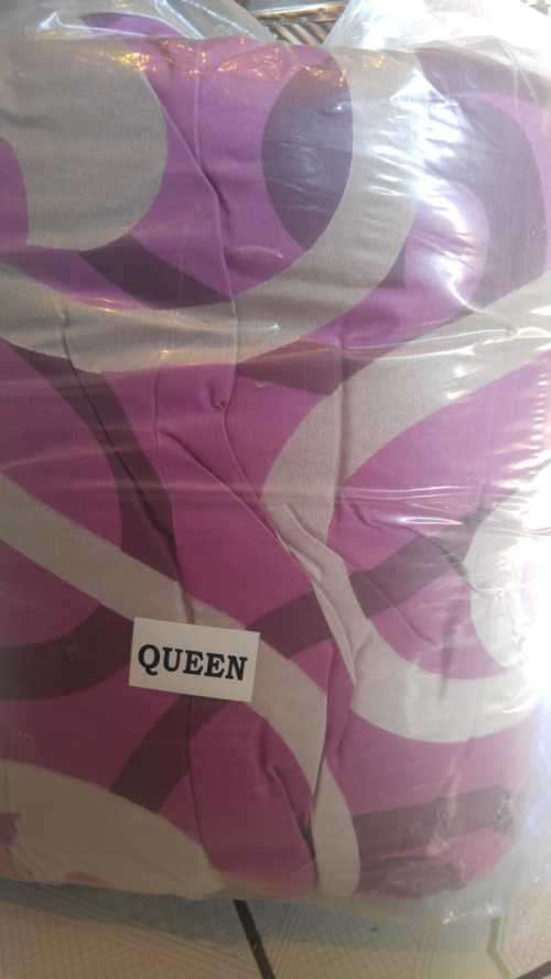 COMFORTER SET...SIZES ,QUEEN- STOCK MUST CLEAR-