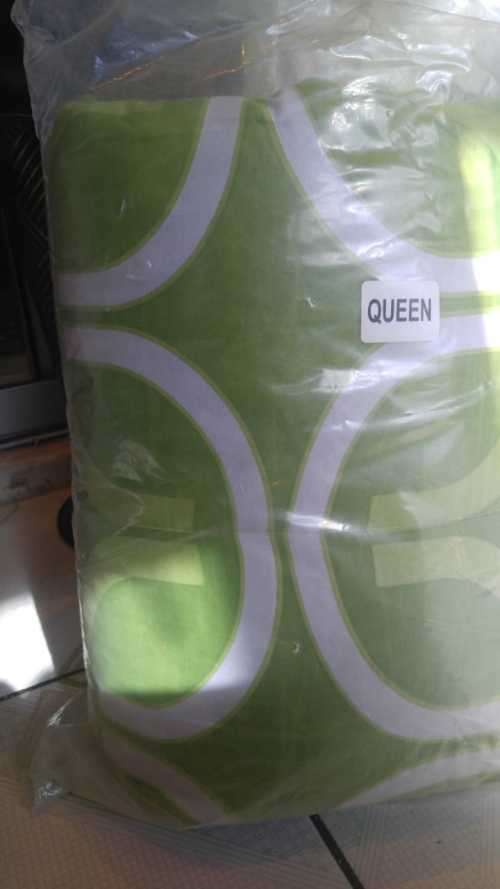 COMFORTER SET...SIZES ,QUEEN- STOCK MUST CLEAR-