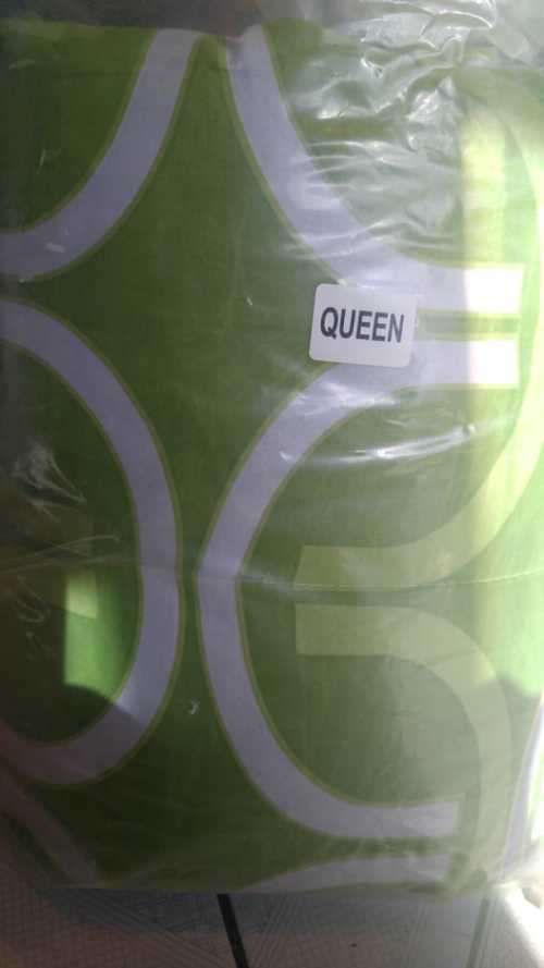 COMFORTER SET...SIZES ,QUEEN- STOCK MUST CLEAR-