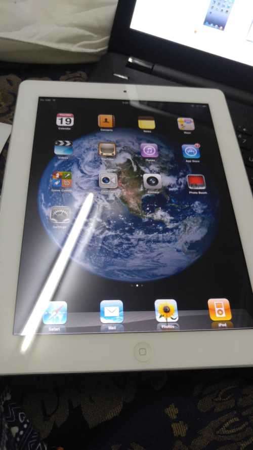 Apple iPad 2 MC984LL/A Tablet (64GB, Wifi - White)