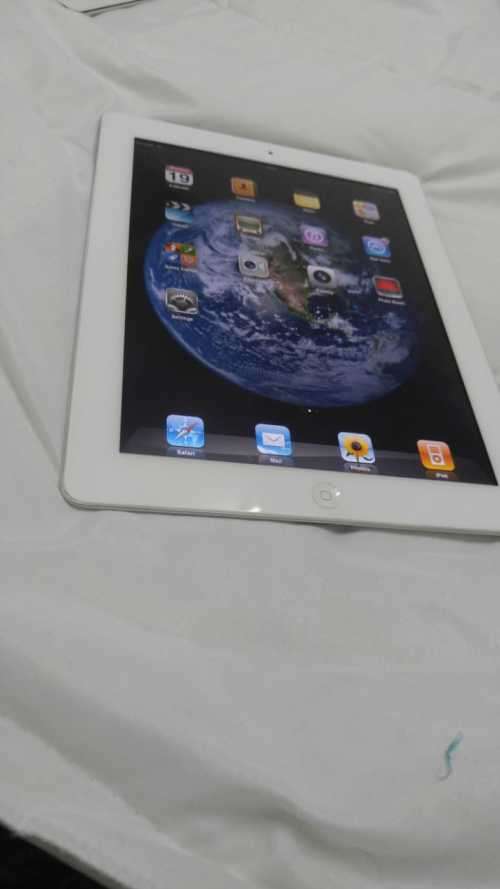 Apple iPad 2 MC984LL/A Tablet (64GB, Wifi - White)