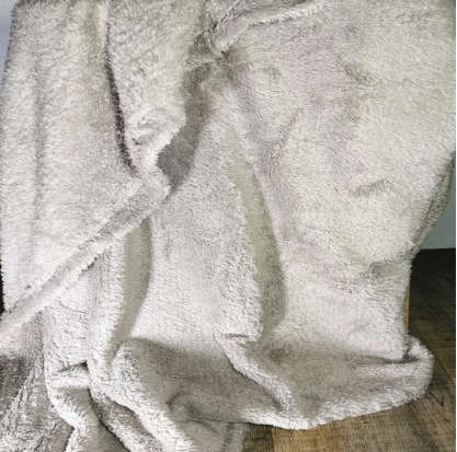 Super Soft  WOW**STUNNING:BED Throw-WITH GLITTER** 125x150cm---BARGAIN--STUNNING-GREY COLOUR