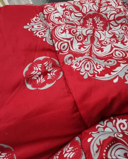 COMFORTER 3PIECE**STUNNING  SET IN QUEEN* RED AND GREY**** ITS ABSOLUTELY STUNNING***WOW*BARGAIN