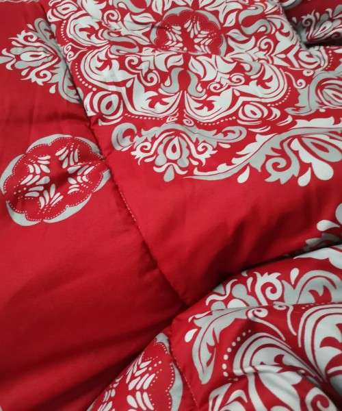 COMFORTER 3PIECE**STUNNING  SET IN QUEEN* RED AND GREY**** ITS ABSOLUTELY STUNNING***WOW*BARGAIN