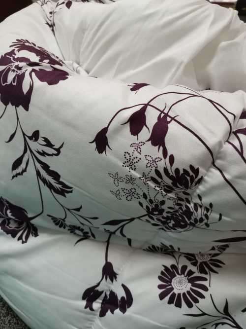 COMFORTER 3PIECE STUNNING SET IN QUEEN* DARK PURPLE & WHITE** ITS ABSOLUTELY STUNNING***WOW*BARGAIN