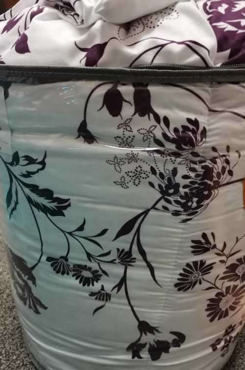 COMFORTER 3PIECE STUNNING SET IN QUEEN* DARK PURPLE & WHITE** ITS ABSOLUTELY STUNNING***WOW*BARGAIN