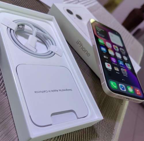 APPLE IPHONE 13...5G***BRAND NEW ***128 GB **starlight  COLOUR ***BARGAIN WOW