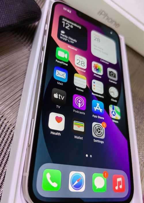 APPLE IPHONE 13...5G***BRAND NEW ***128 GB **starlight  COLOUR ***BARGAIN WOW