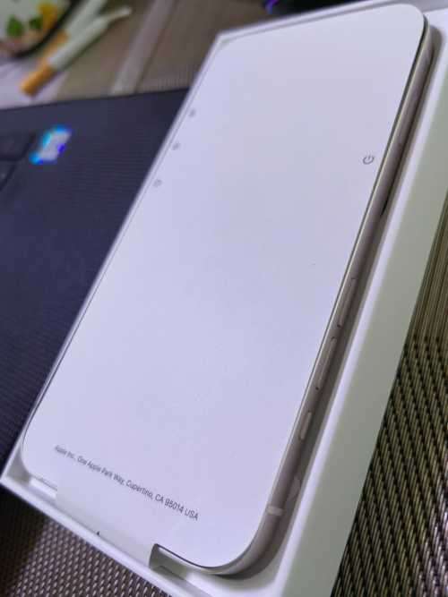 APPLE IPHONE 13...5G***BRAND NEW ***128 GB **starlight  COLOUR ***BARGAIN WOW