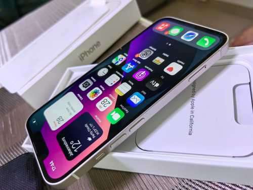 APPLE IPHONE 13...5G***BRAND NEW ***128 GB **starlight  COLOUR ***BARGAIN WOW