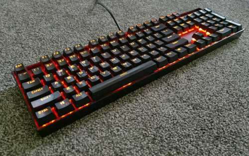 REDRAGON MECHANICAL GAMING KEYBOARD ***WOW ***BARGAIN**CUSTOM MECHANICAL SWITCHES
