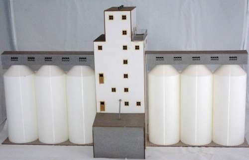 N Scale - Grain Silo