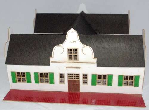 N Scale - H Plan Cape Dutch House