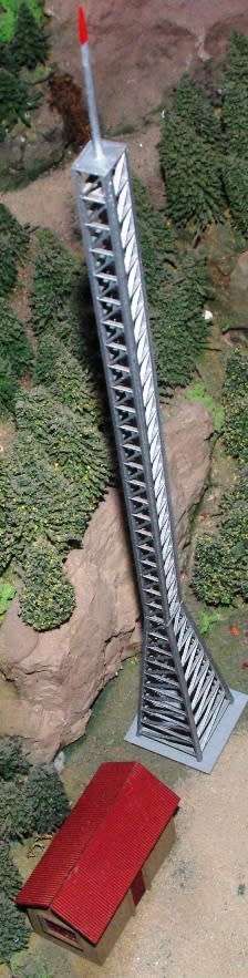 N Scale - Shack and Radio Tower