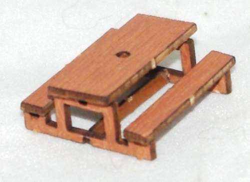 HO Scale - Picnic Table and Benches 2 - Kit