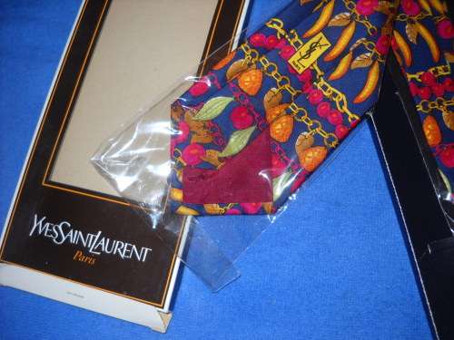 PARIS - YVES SAINT CAURENT RIE (NEW)