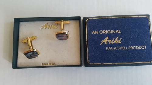 CUFFLINKS SET - NEW ZEALAND , AN ORIGINAL ARIKI PAUA SHELL PRODUCT