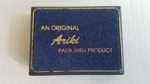 CUFFLINKS SET - NEW ZEALAND , AN ORIGINAL ARIKI PAUA SHELL PRODUCT