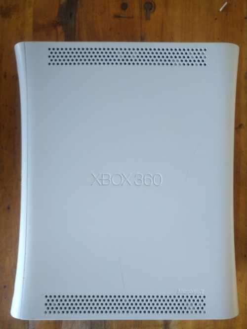 Xbox 360 console, 2 x controllers, kinect, 20 games