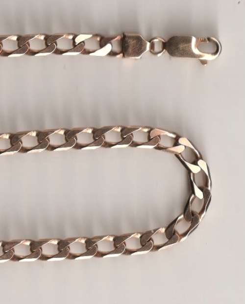 9ct SOLID GOLD CHAIN, WEIGHT 19.1 Grams (0.62 OUNCES) 57.0cm LONG.