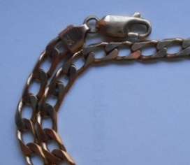 9ct SOLID GOLD CHAIN, WEIGHT 19.1 Grams (0.62 OUNCES) 57.0cm LONG.