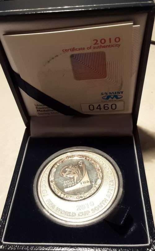 RSA 2010 FIFA 925 SILVER UNCIRCULATED MEDALION in SA MINT PRESENTATION BOX with CoA. MINTAGE 2010.